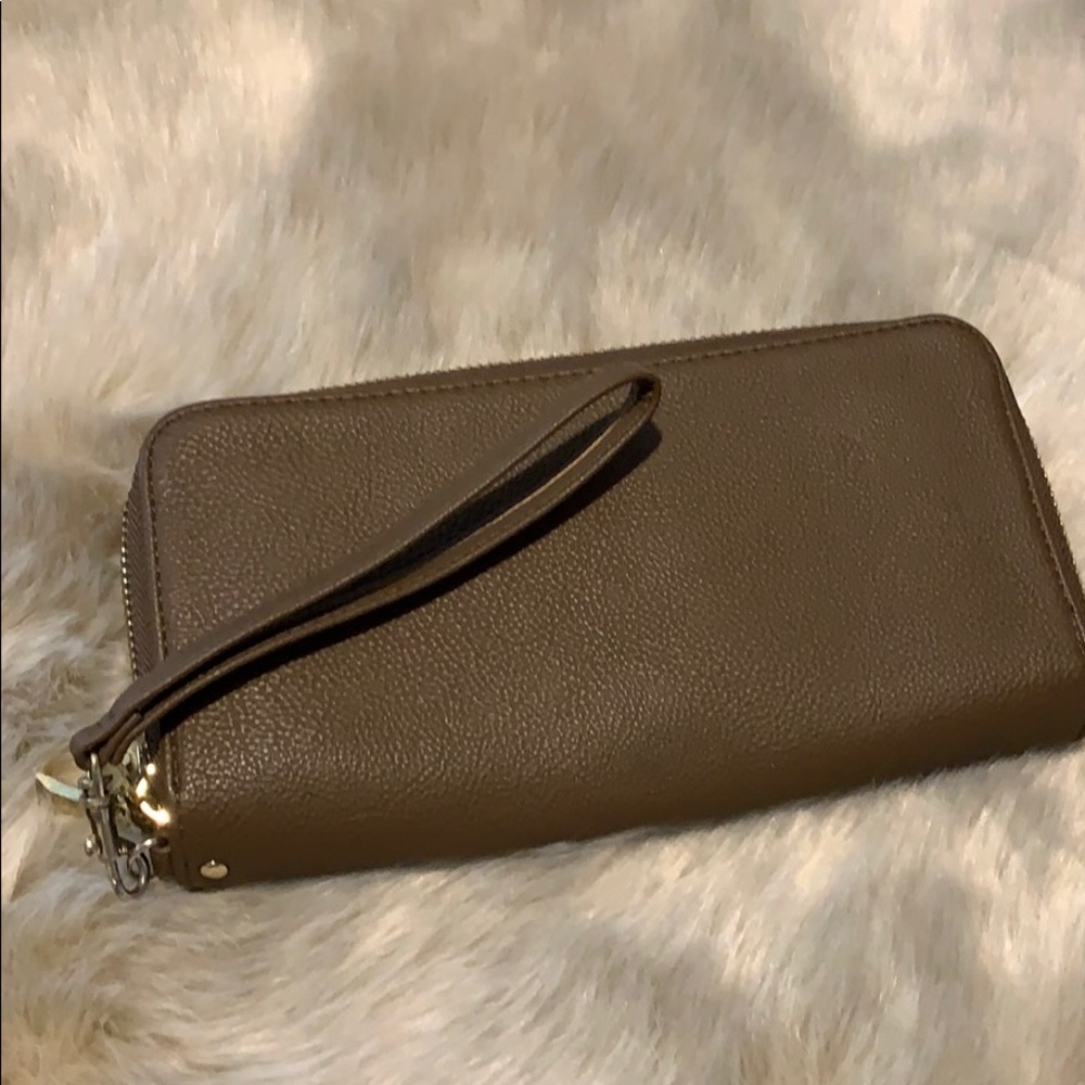 GUC Taupe colored double zippered wristlet